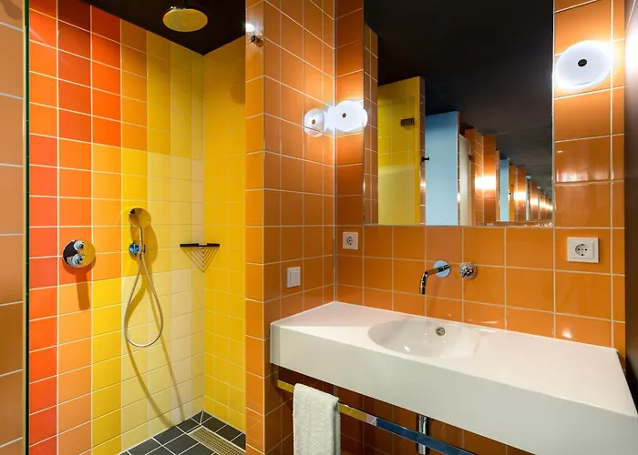 Mate Bruno, Hotell Rotterdam