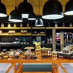 Mate Bruno, 酒店