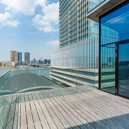 Mate Bruno, Hotel 4*