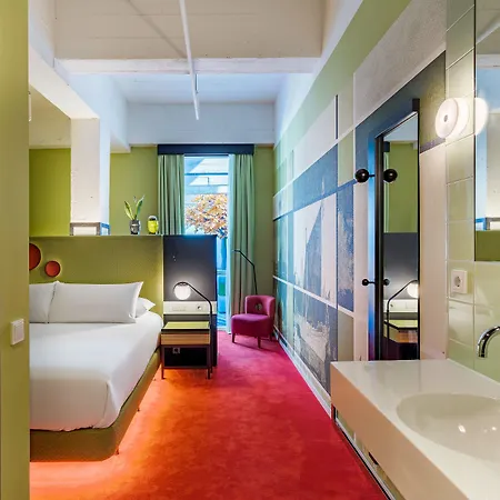 Mate Bruno, Hotel 4*