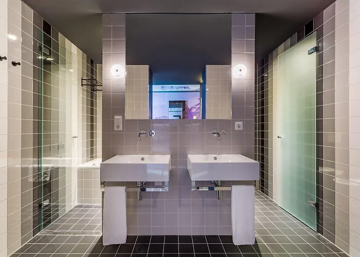 Mate Bruno, 4* 鹿特丹