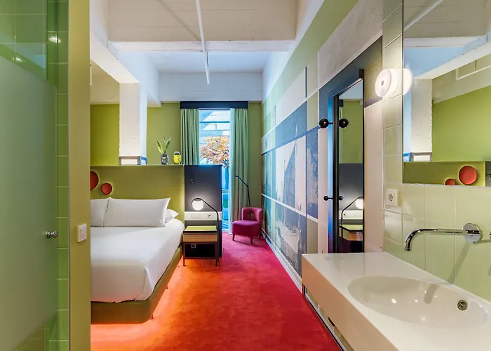 Mate Bruno, Hotel 4*