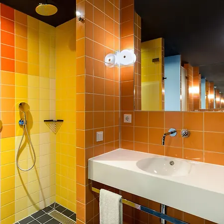 Mate Bruno, Hotel Rotterdam