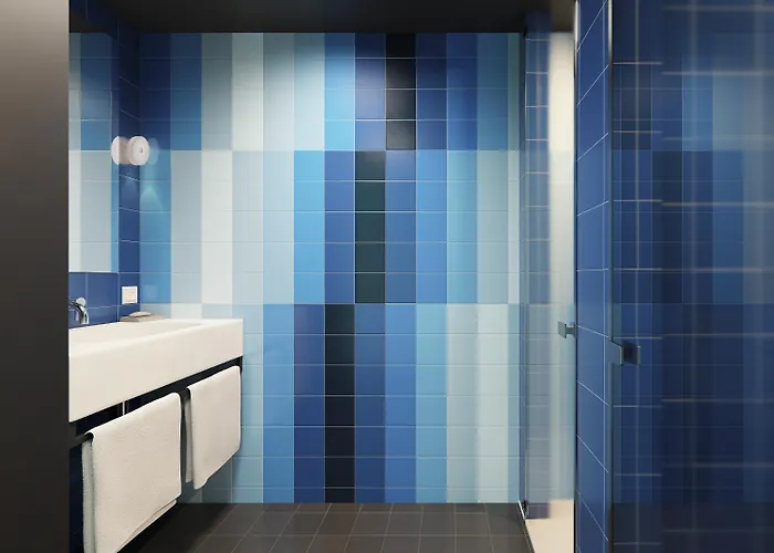 Mate Bruno, Hotel Roterdão